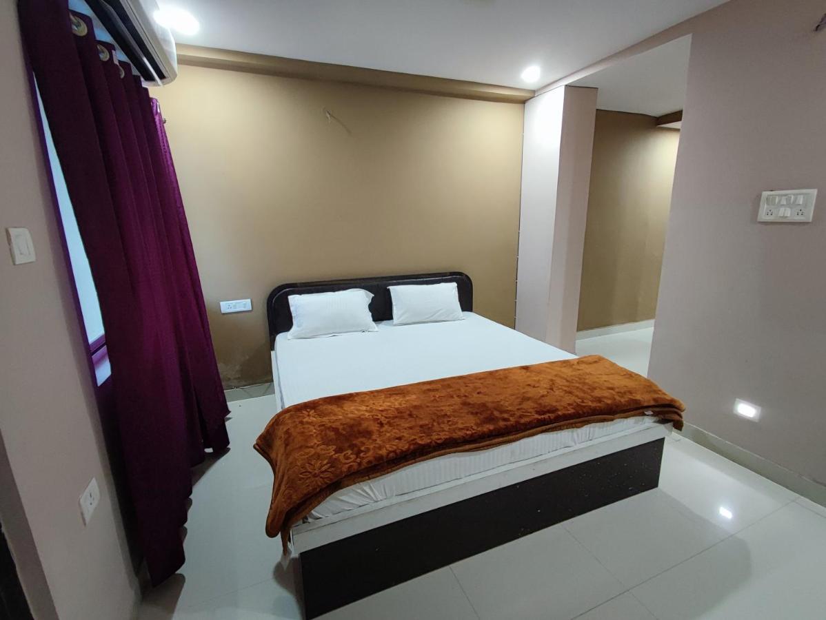 Hotel Kanha Shyam Madhubani Exteriör bild