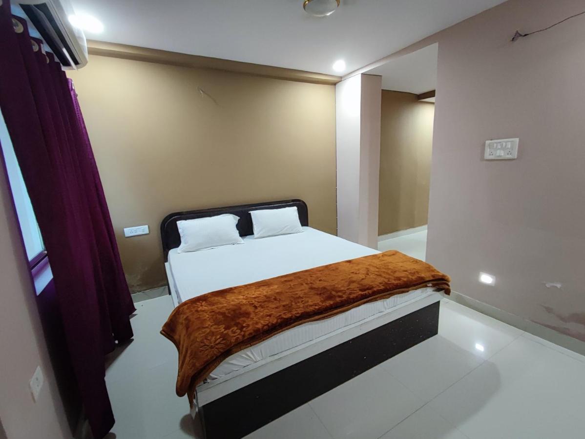 Hotel Kanha Shyam Madhubani Exteriör bild