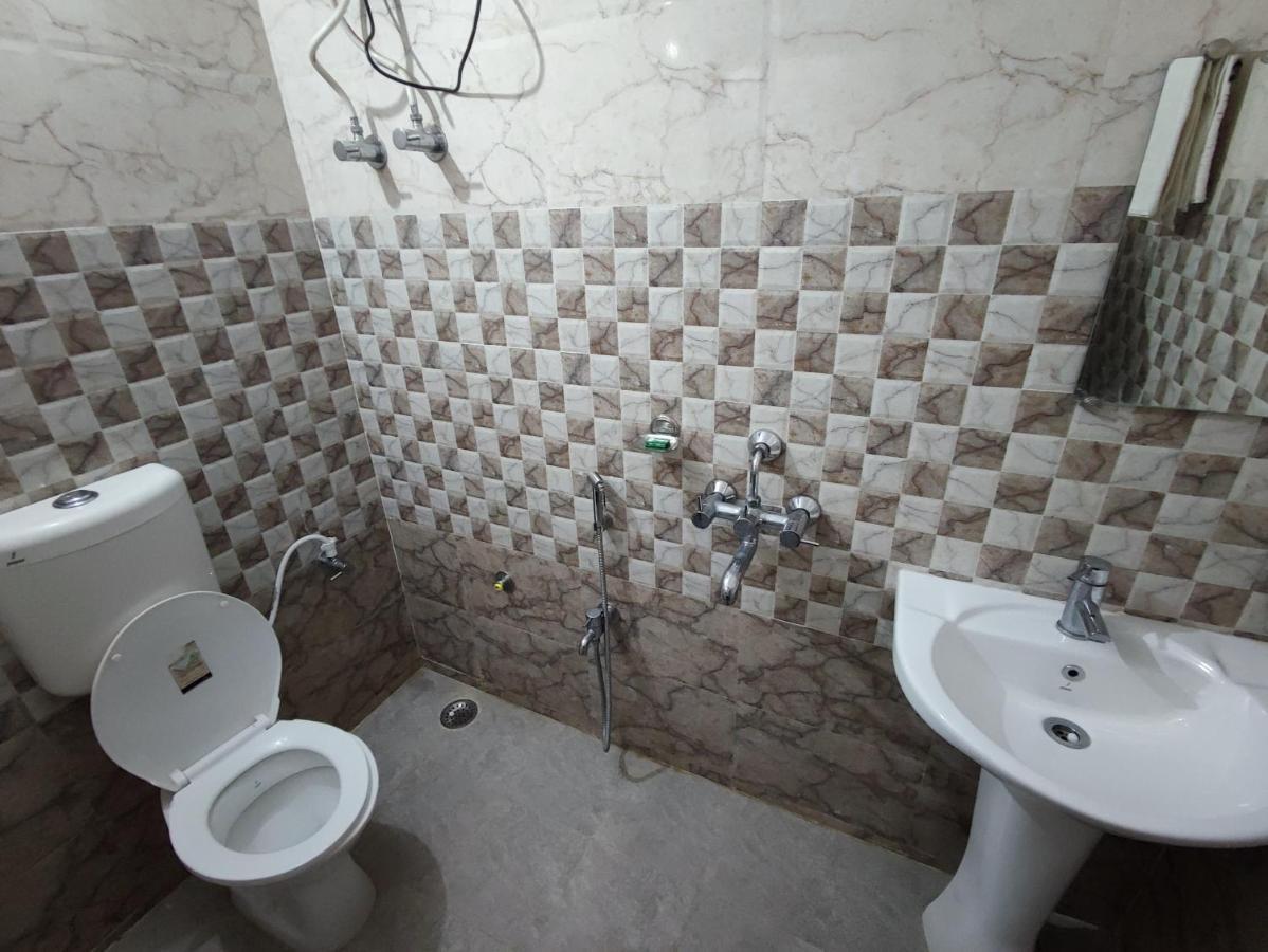 Hotel Kanha Shyam Madhubani Exteriör bild